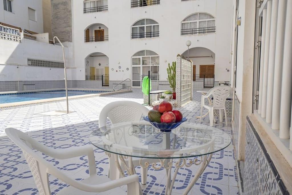 La Casa De Veronica - Serene Apartment With Shared Pool, Steps From The Beach Torrevieja Zewnętrze zdjęcie