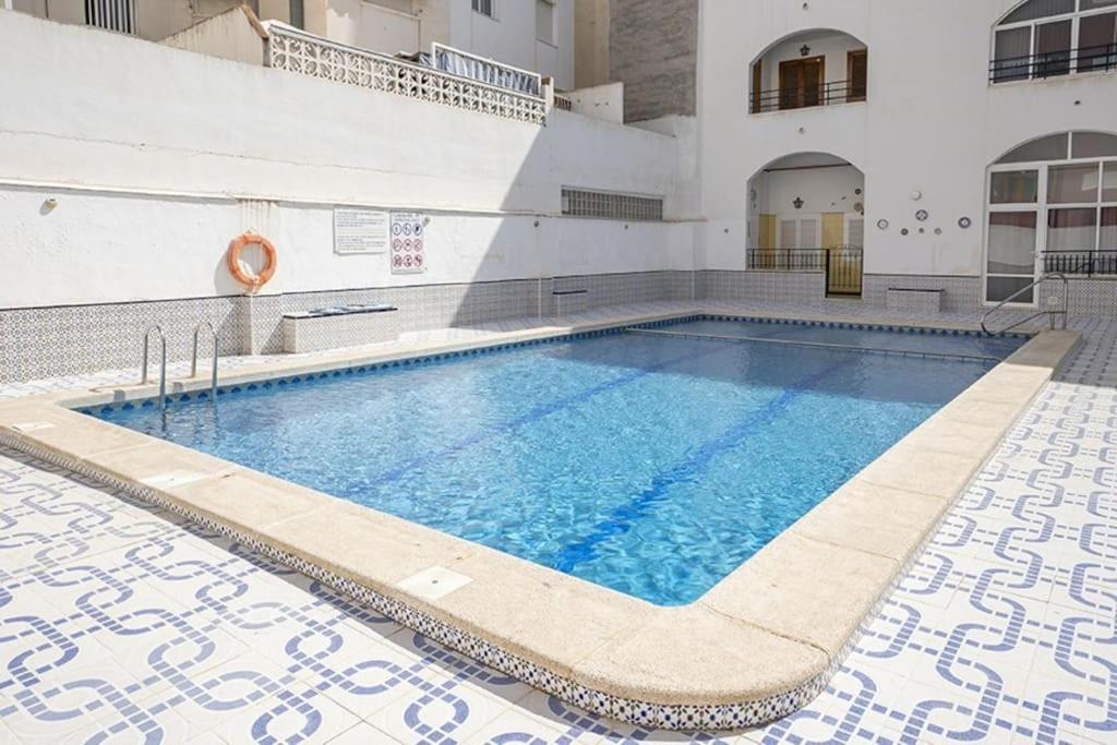 La Casa De Veronica - Serene Apartment With Shared Pool, Steps From The Beach Torrevieja Zewnętrze zdjęcie