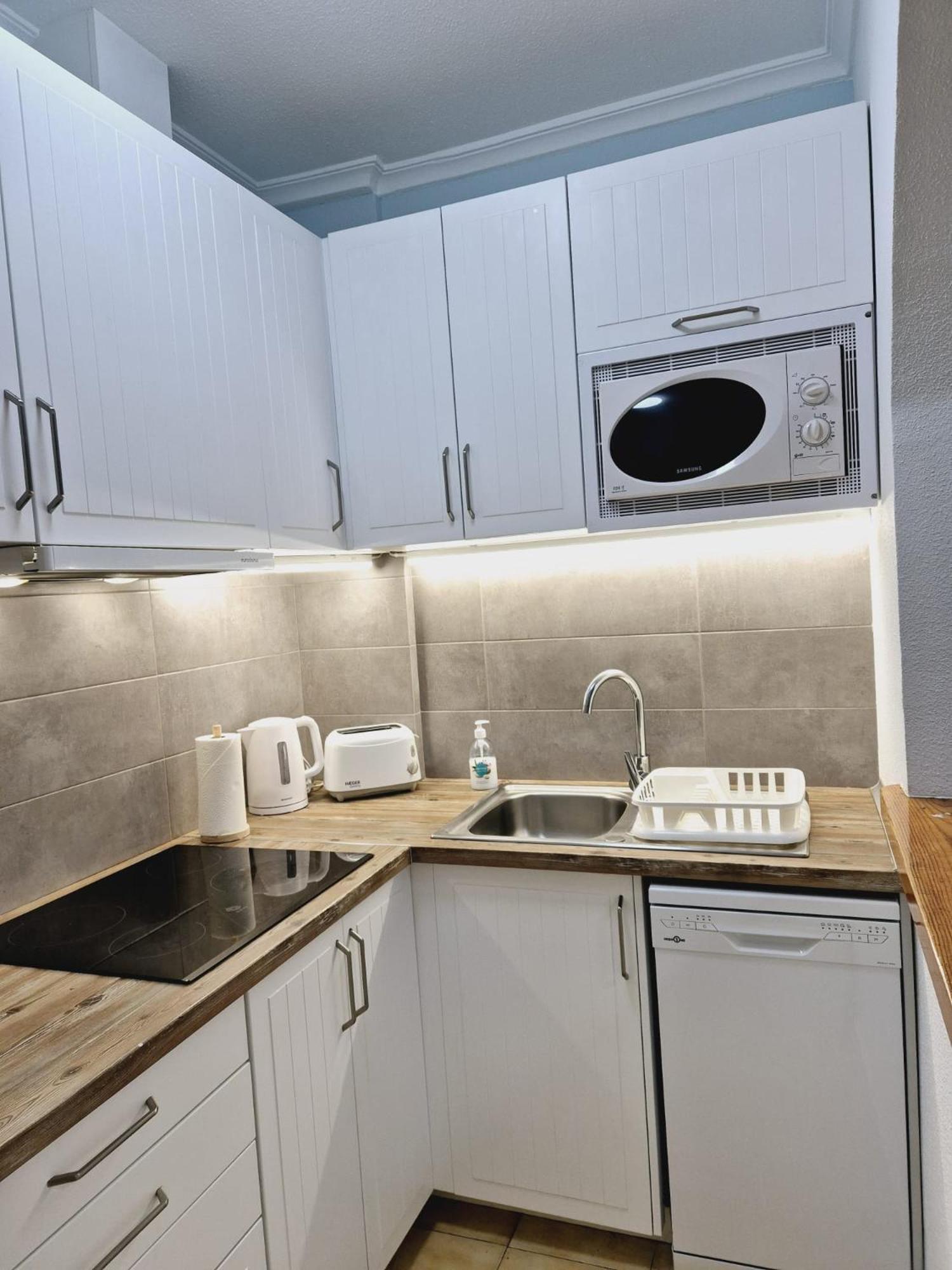 La Casa De Veronica - Serene Apartment With Shared Pool, Steps From The Beach Torrevieja Zewnętrze zdjęcie