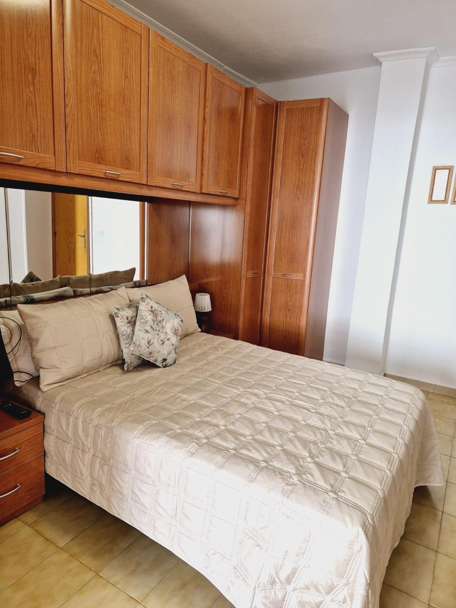 La Casa De Veronica - Serene Apartment With Shared Pool, Steps From The Beach Torrevieja Zewnętrze zdjęcie