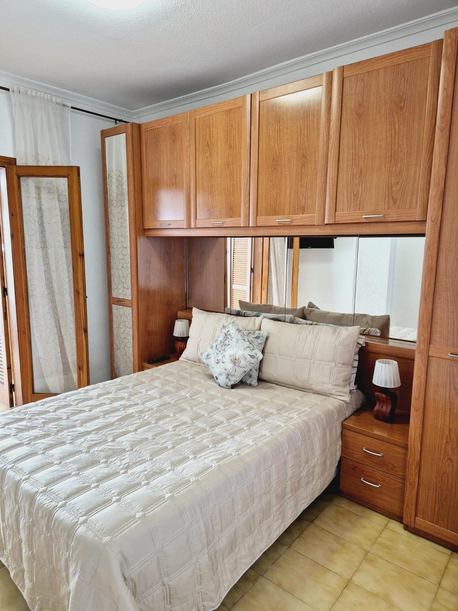 La Casa De Veronica - Serene Apartment With Shared Pool, Steps From The Beach Torrevieja Zewnętrze zdjęcie