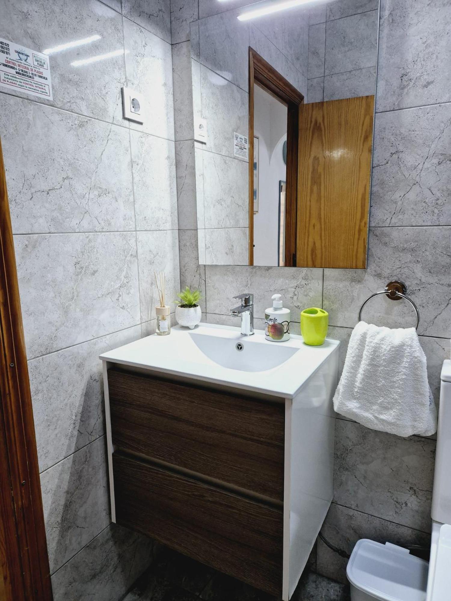 La Casa De Veronica - Serene Apartment With Shared Pool, Steps From The Beach Torrevieja Zewnętrze zdjęcie