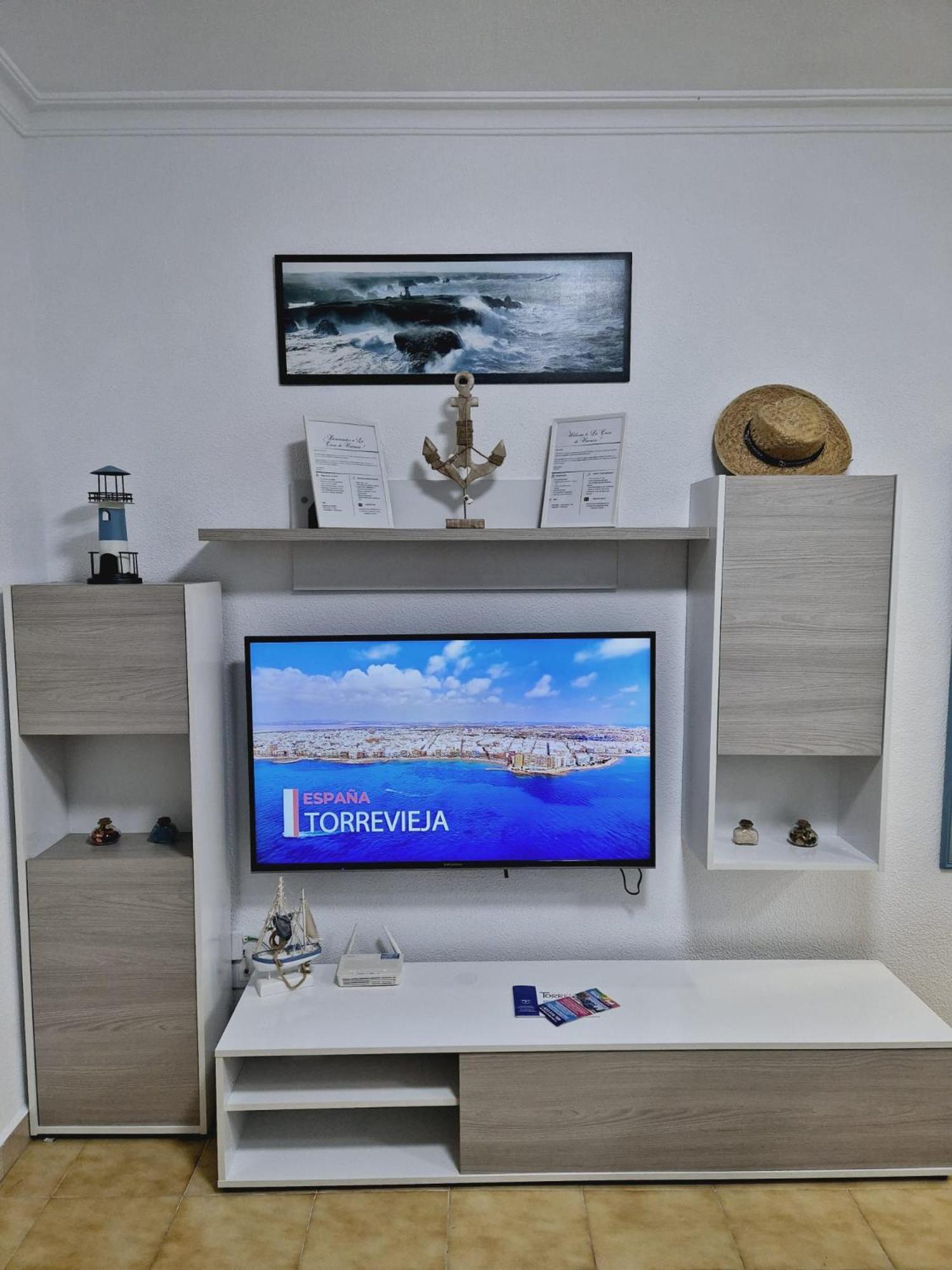La Casa De Veronica - Serene Apartment With Shared Pool, Steps From The Beach Torrevieja Zewnętrze zdjęcie