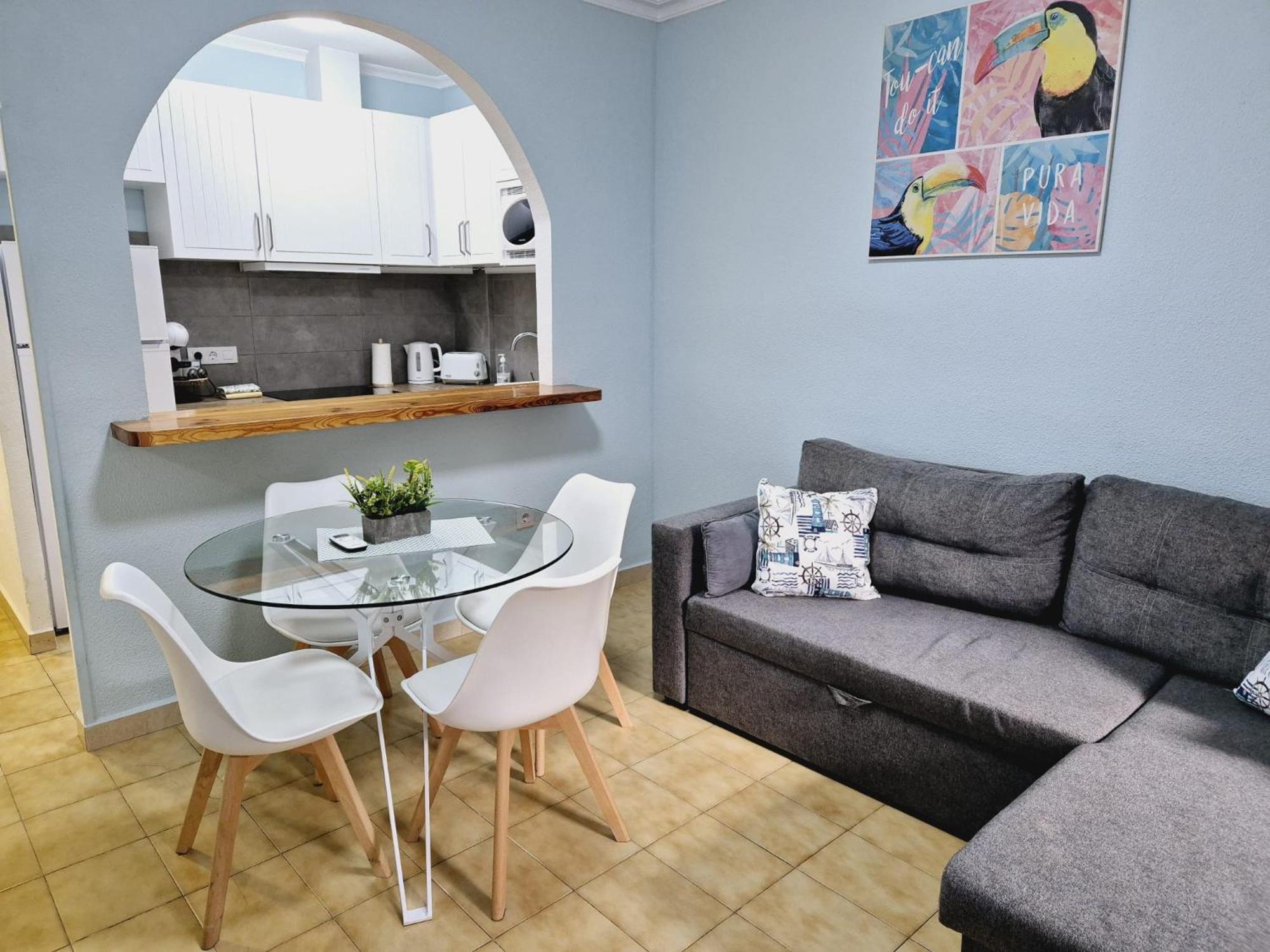 La Casa De Veronica - Serene Apartment With Shared Pool, Steps From The Beach Torrevieja Zewnętrze zdjęcie
