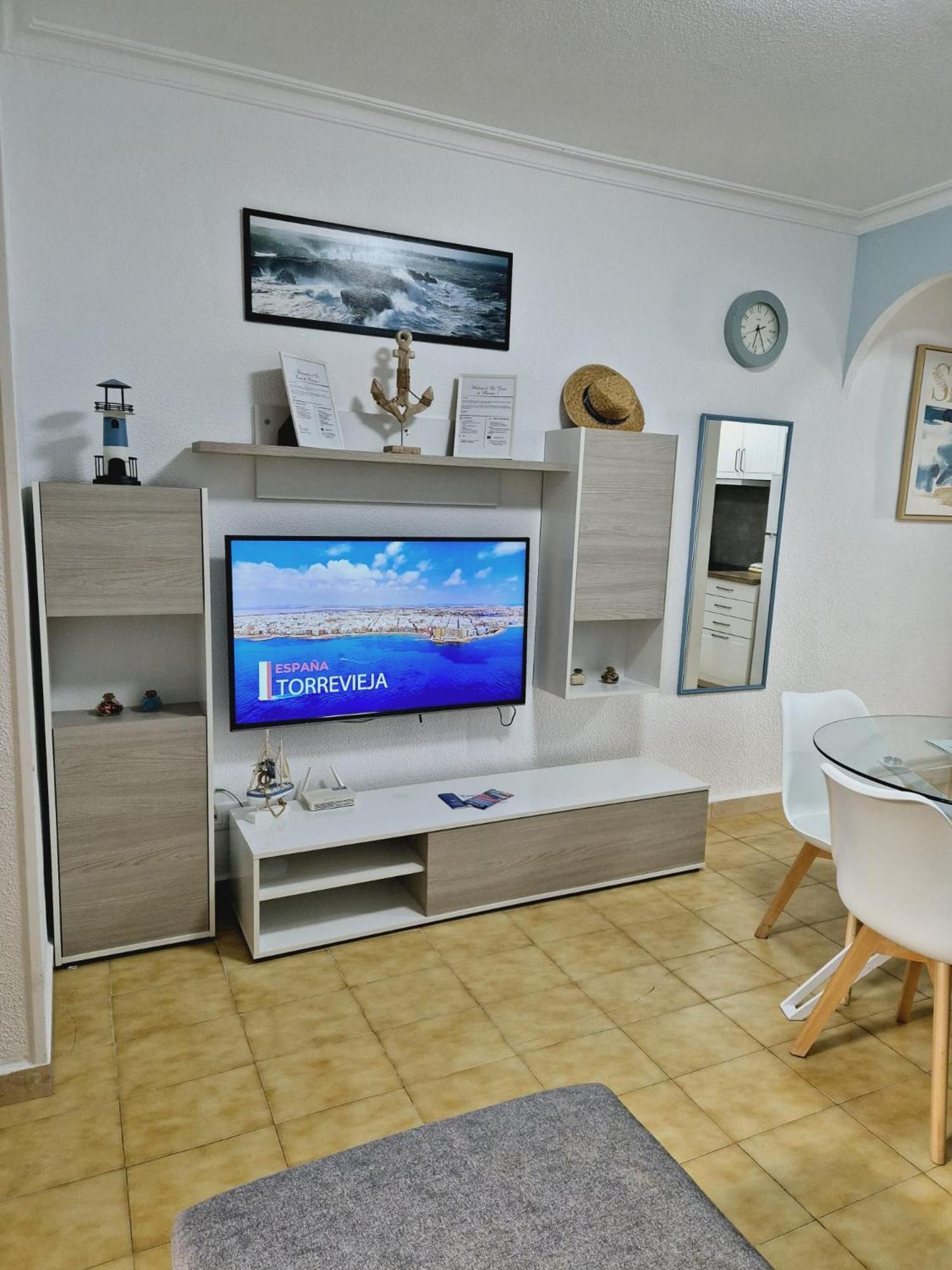 La Casa De Veronica - Serene Apartment With Shared Pool, Steps From The Beach Torrevieja Zewnętrze zdjęcie