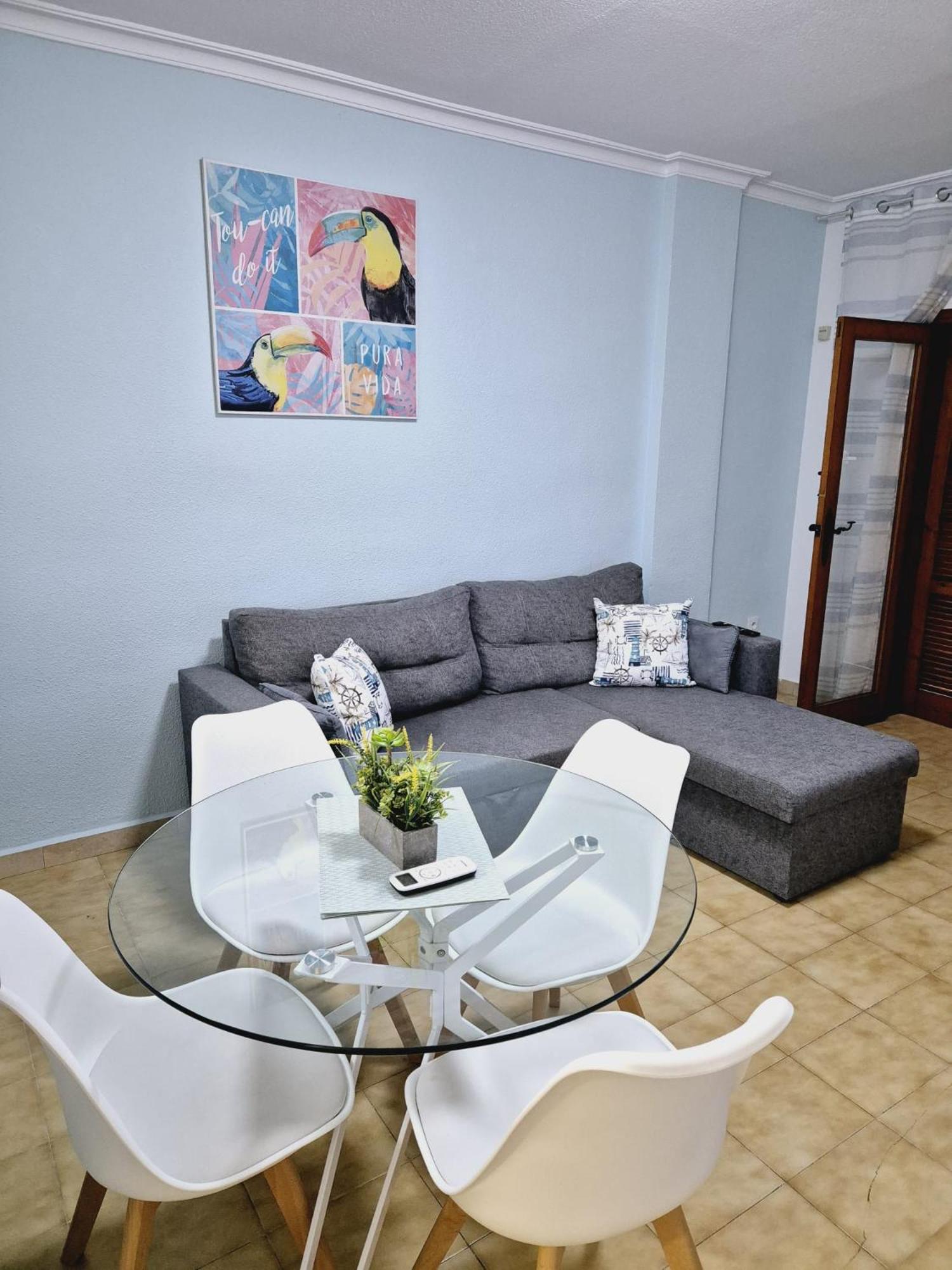 La Casa De Veronica - Serene Apartment With Shared Pool, Steps From The Beach Torrevieja Zewnętrze zdjęcie